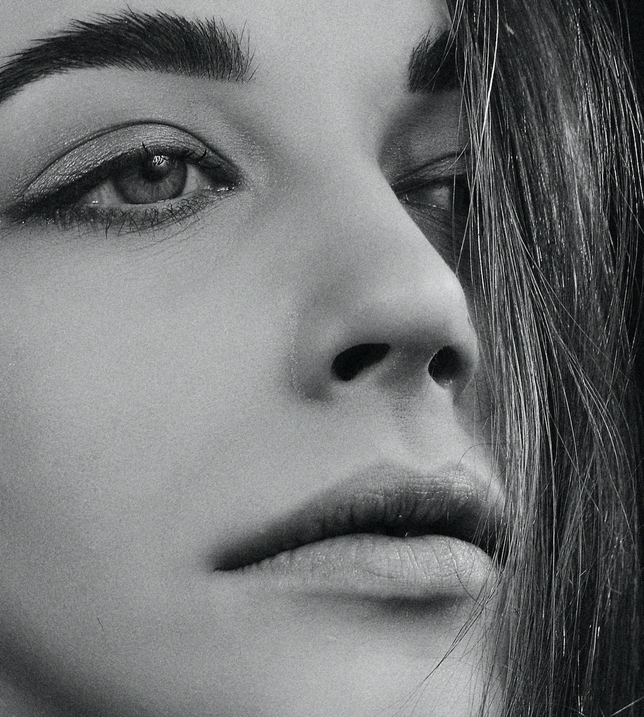 femme épilée visage peau douce sans poils
